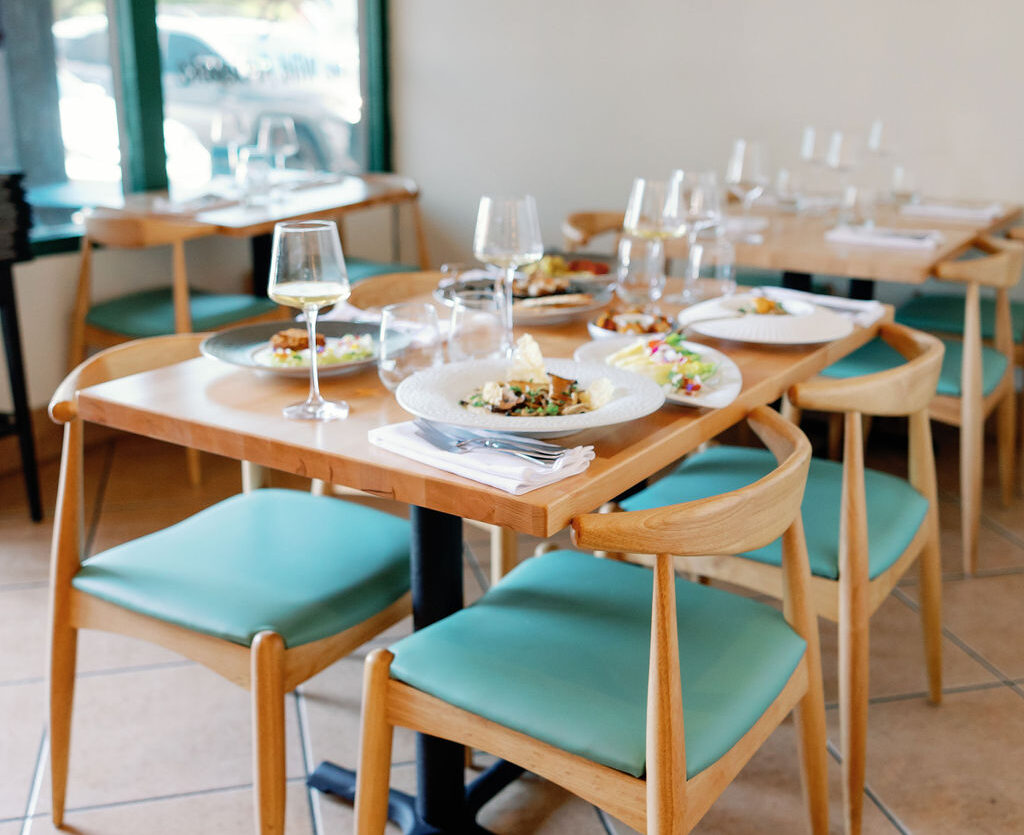 Bright and sophisticated luxury lunch service table presentation at The Wild Artichoke
